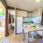 2 Bedroom Awesome Stacaravan In Glavotok Кемпинг 4*