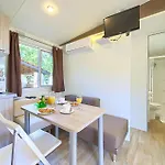 Кемпинг 2 Bedroom Awesome Stacaravan In Glavotok
