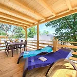 2 Bedroom Awesome Stacaravan In Glavotok Кемпинг 4*