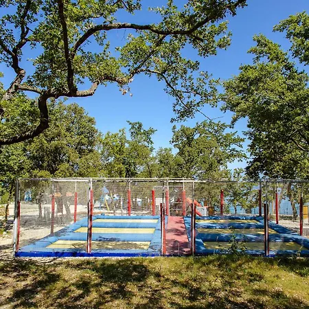 مكان تخييم Lovely Stacaravan In Glavotok