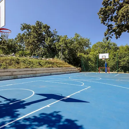 Lovely Stacaravan In Glavotok