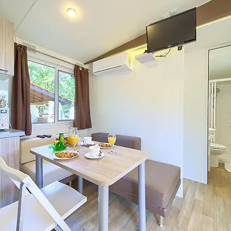 مكان تخييم Lovely Stacaravan In Glavotok