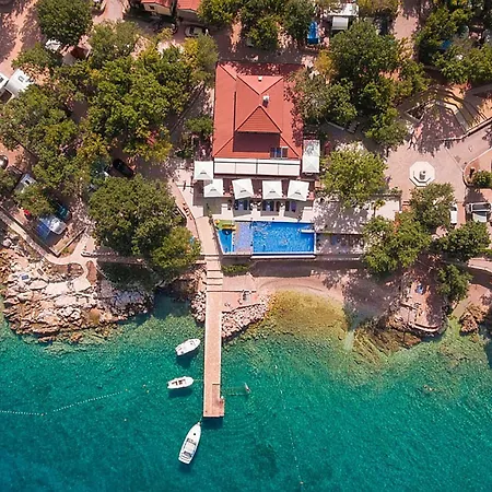 Lovely Stacaravan In Glavotok مكان تخييم