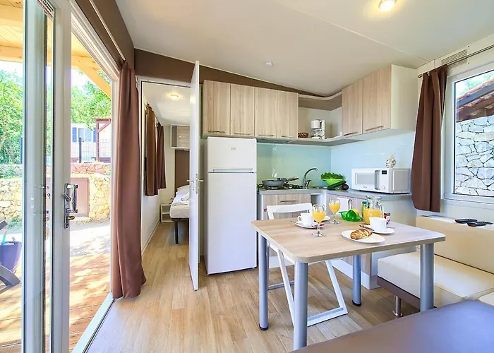 Lovely Stacaravan In Glavotok Campsite 4*