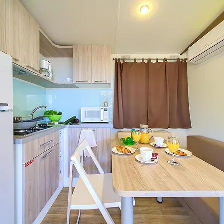2 Bedroom Awesome Stacaravan In Glavotok Brzac