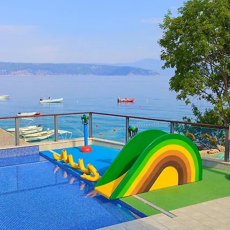 Kamp alanı Lovely Stacaravan In Glavotok 4*