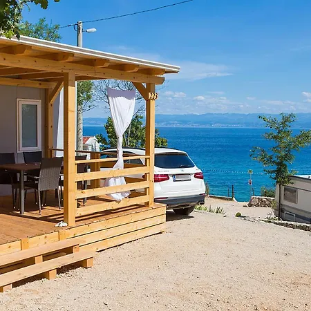 Lovely Stacaravan In Glavotok Kamp alanı