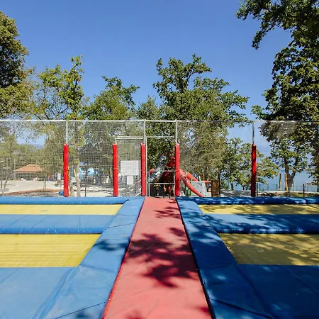 Lovely Stacaravan In Glavotok Kamp alanı 4*