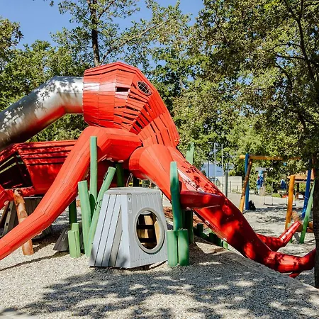 Lovely Stacaravan In Glavotok Kamp alanı 4*